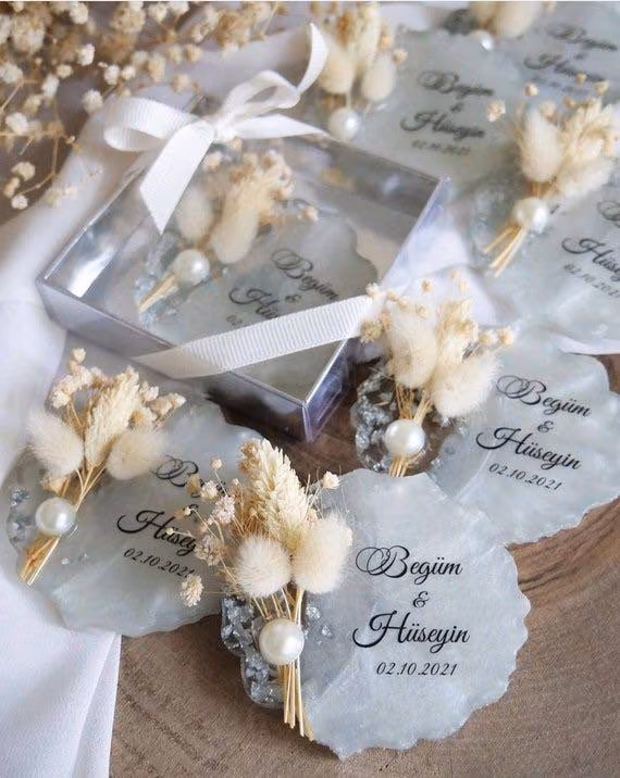 Resin return gift keepsakes